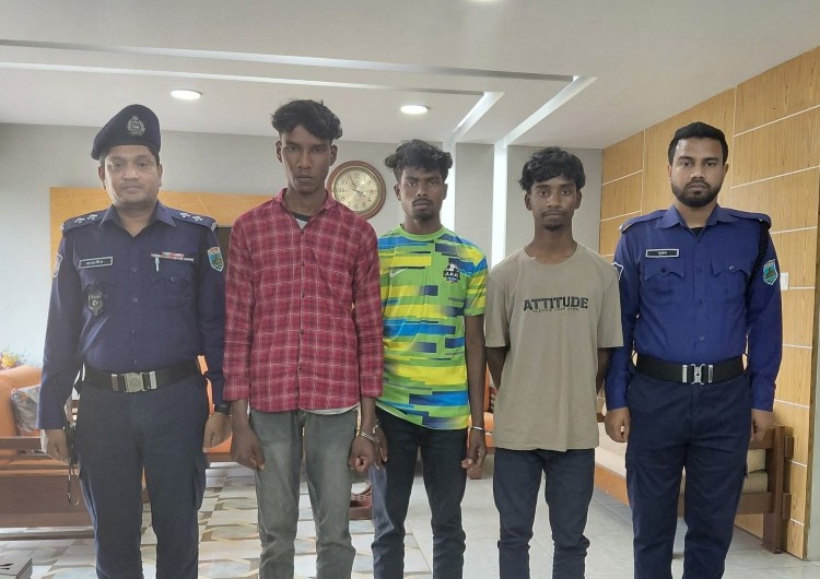 নওগাঁর নিয়ামতপুরে সংঘবদ্ধ ধর্ষণ মামলায় তিন যুবক গ্রেপ্তার